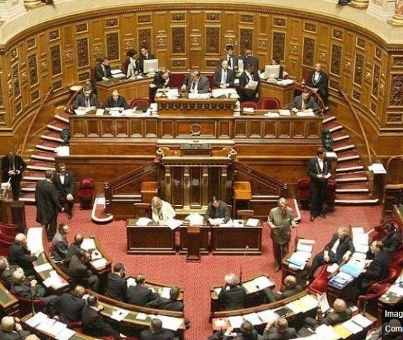 Les sénateurs s'opposent à un possibl...